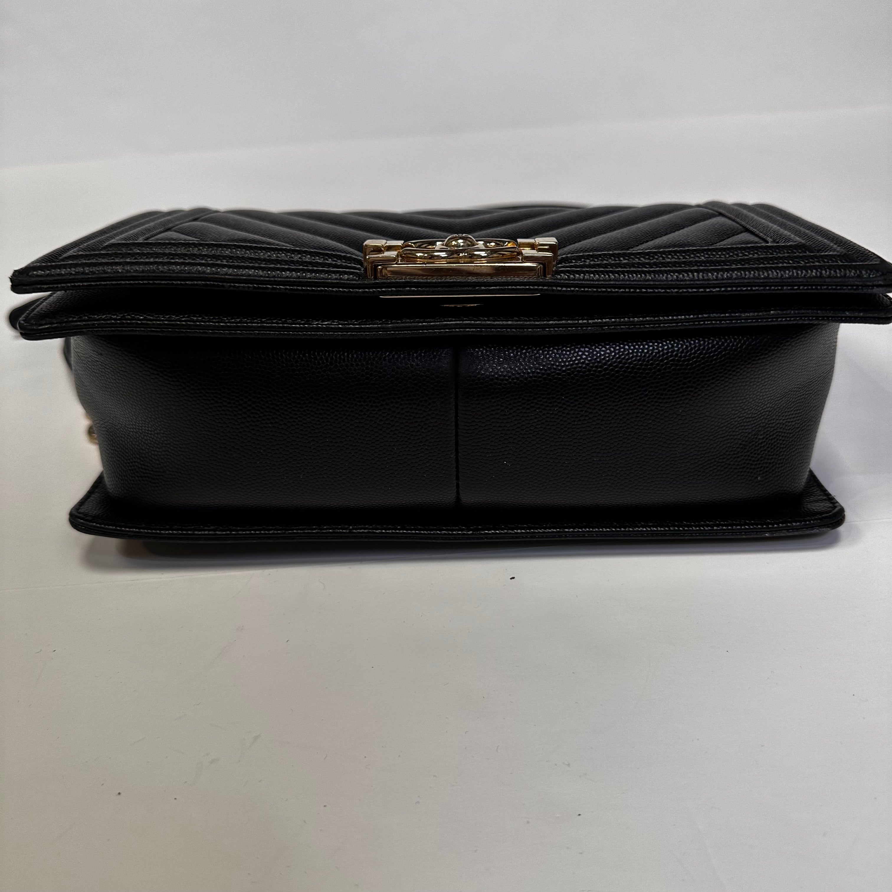 Caviar Chevron Quilted Medium Boy Flap Black