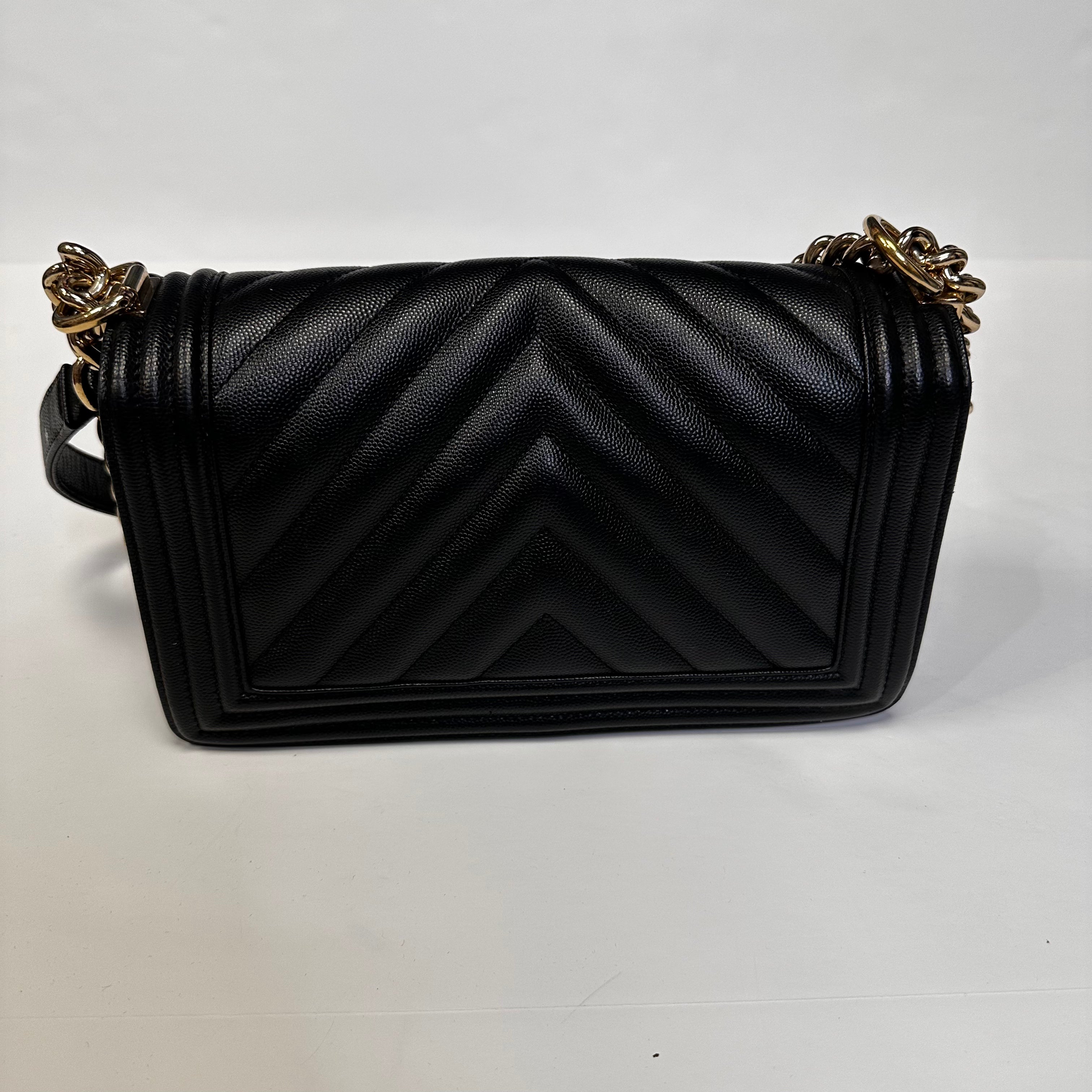 Caviar Chevron Quilted Medium Boy Flap Black