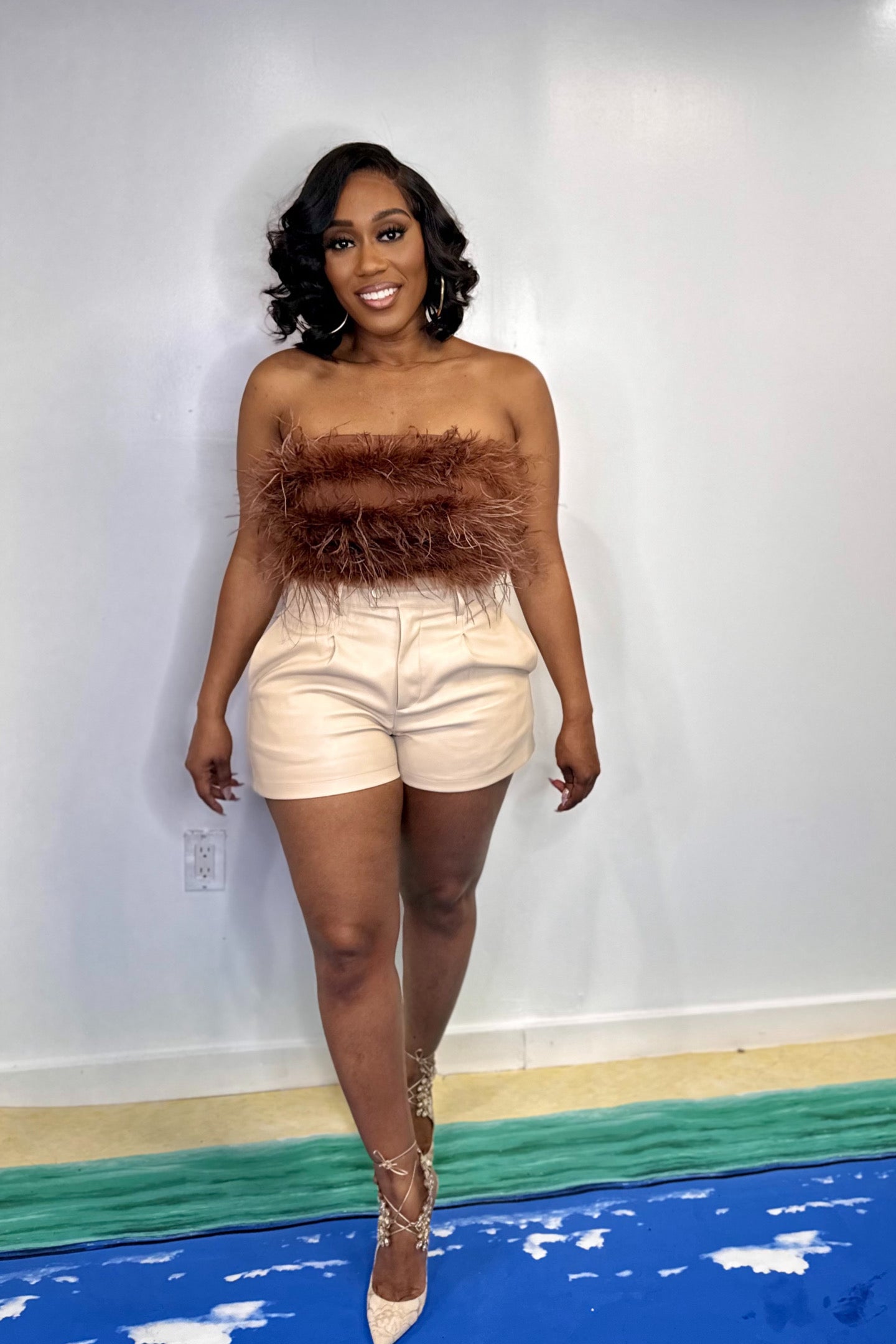 BROWN STRAPLESS FEATHERED TOP