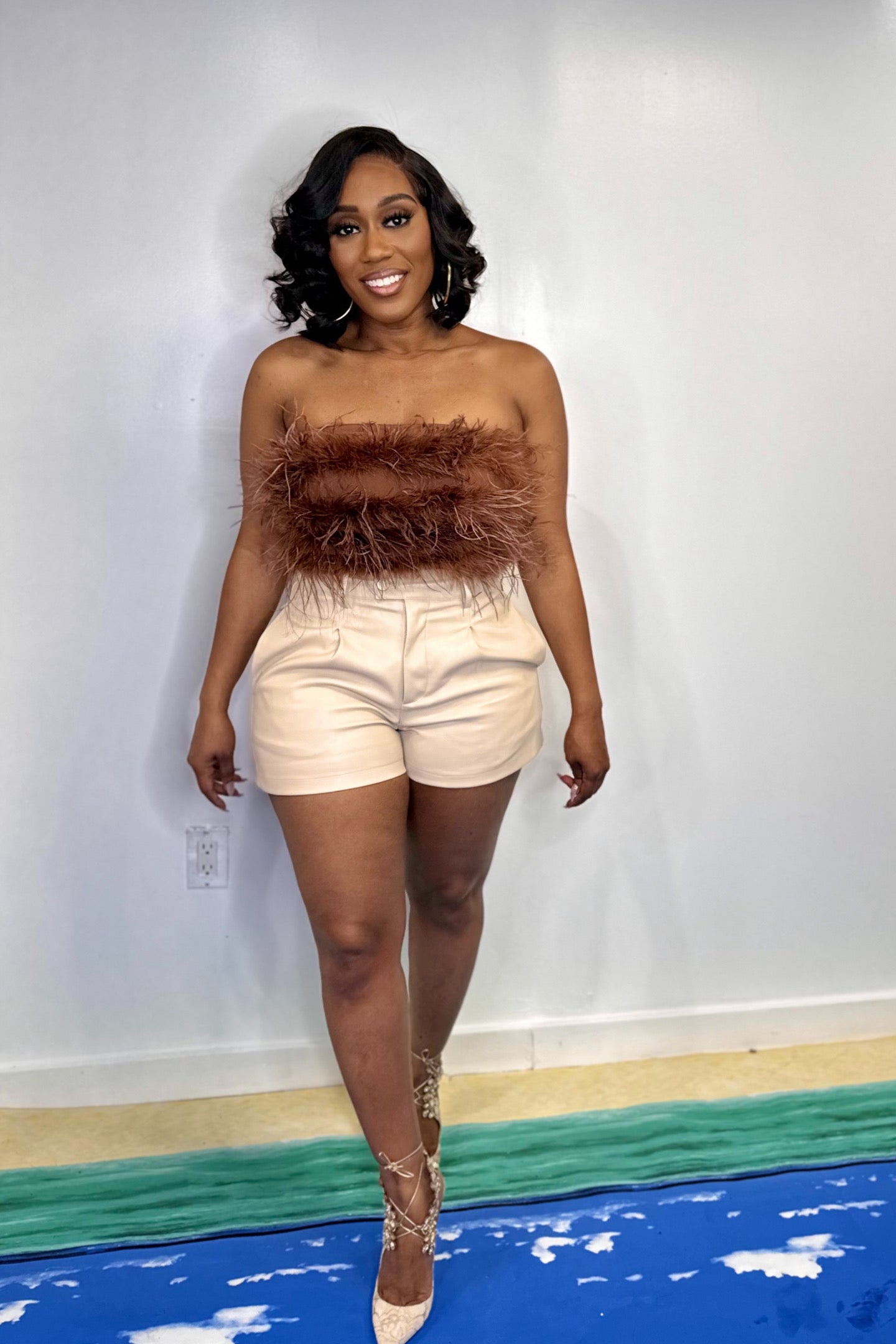 BROWN STRAPLESS FEATHERED TOP