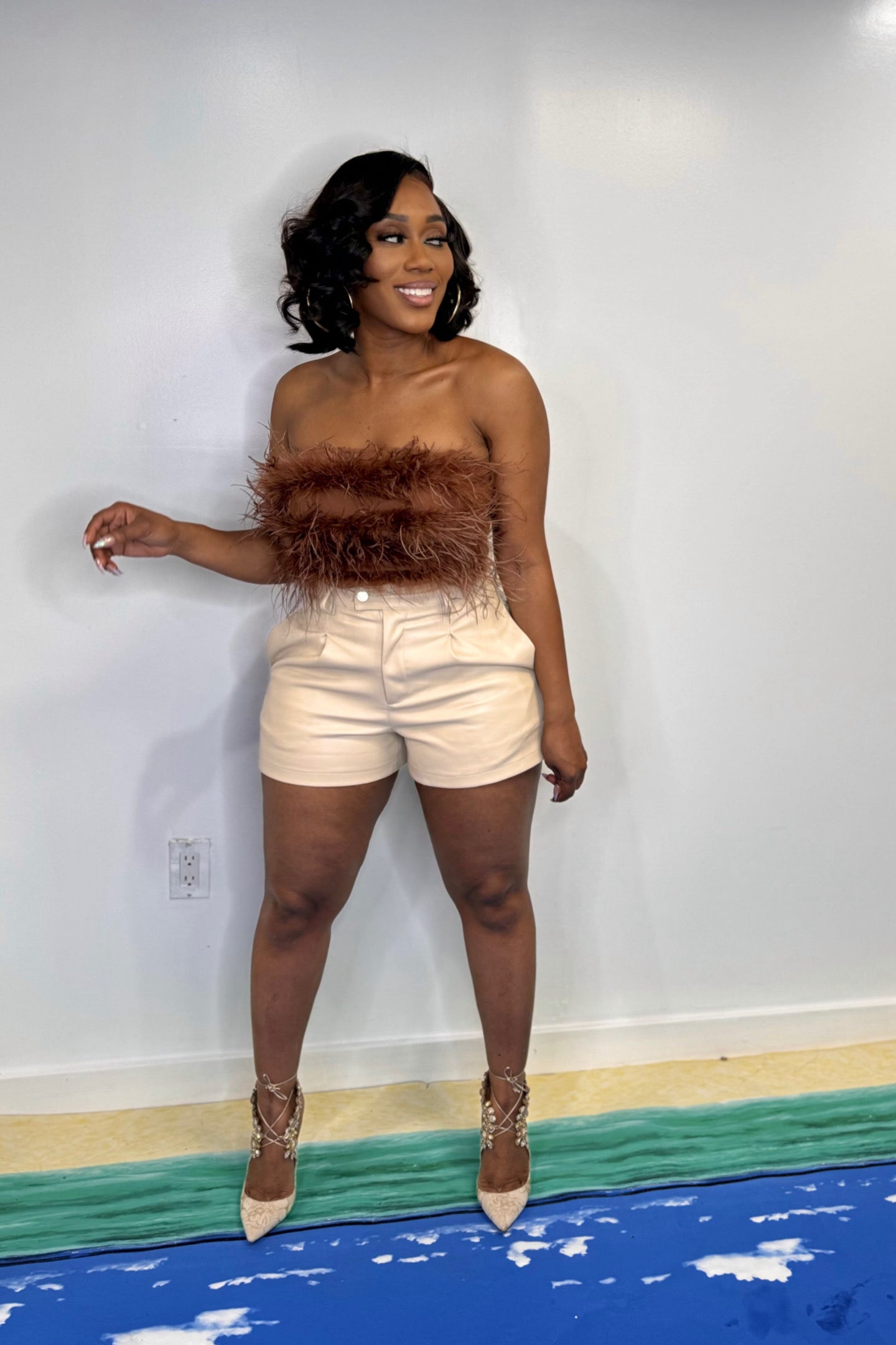 BROWN STRAPLESS FEATHERED TOP