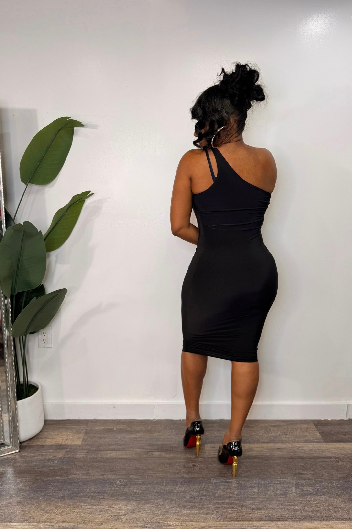 ONE SHOULDER CUT OUT MIDI DRESS