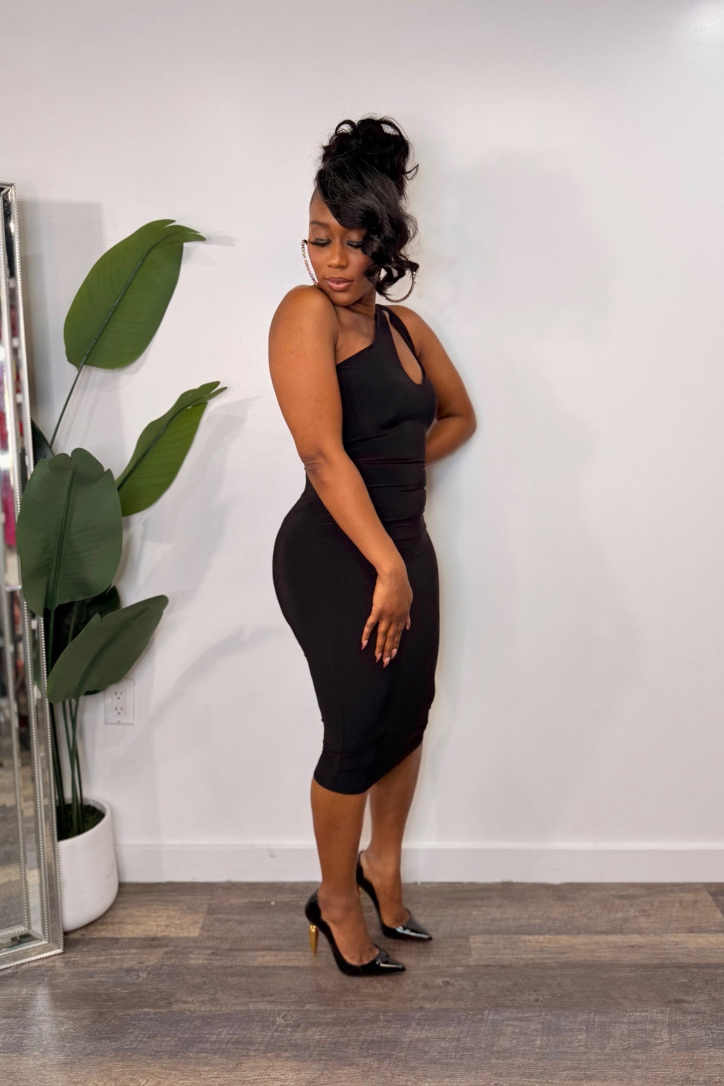ONE SHOULDER CUT OUT MIDI DRESS