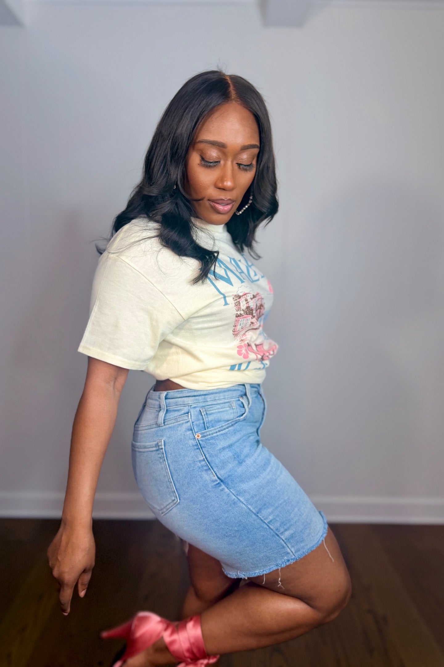 HIGH-WAIST FRAYED DENIM SHORTS